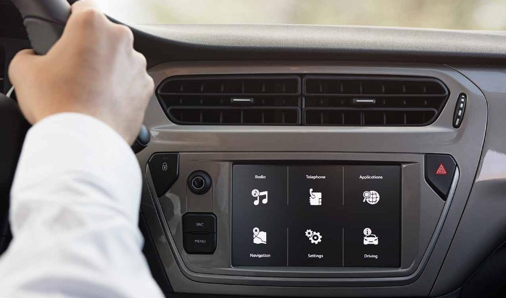 INTUICYJNE TECHNOLOGIE MOBILNE NOWY CITROËN C-ELYSÉE może zostać wyposażony w dotykowy ekran 7, innowacyjne urządzenie umożliwiające obsługę telefonu, dostęp do nawigacji i multimediów.