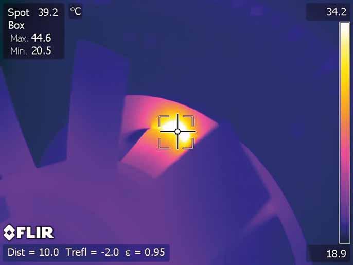 Termogram wirnika głęboko żłobkowego silnika