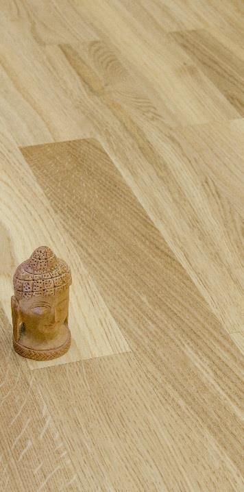 OLEJ TRANSPARENTNY dębowa podłoga pokryta naturalnym, bezbarwnym olejem.