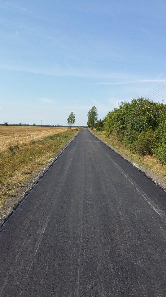 INWESTYCJE 2015 W sierpniu 2015r. wykonano Remont drogi gminnej wewnętrznej dojazdowej do gruntów rolnych w sołectwie Prusinowice-Henryków na dz. nr ewid. 56 i 109.