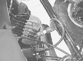 2. sprawdzić, czy wyłącznik silnika jest ustawiony w pozycji RUN, a stacyjka w położeniu ON 3. sprawdzić poprawność zamontowania gumowego kapturka na zdalnym wyłączniku silnika 4.