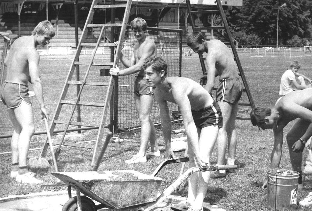 W 1981 roku dobiegł końca 5-letni remont Stadionu Zwierzynieckiego. Pomagali w nim także białostoccy lekkoatleci.