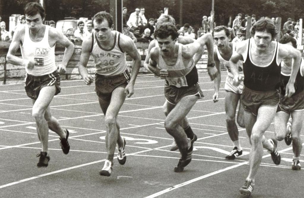 Start do biegu na 10 kilometrów na Stadionie Zwierzynieckim w 1983 roku.