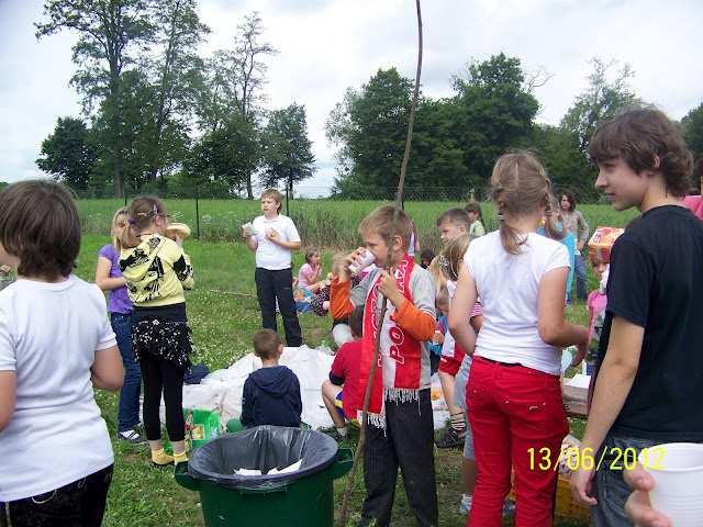 Mecz przebiegał we wspaniałej sportowej atmosferze, co nie zmienia faktu, że był bardzo zacięty.