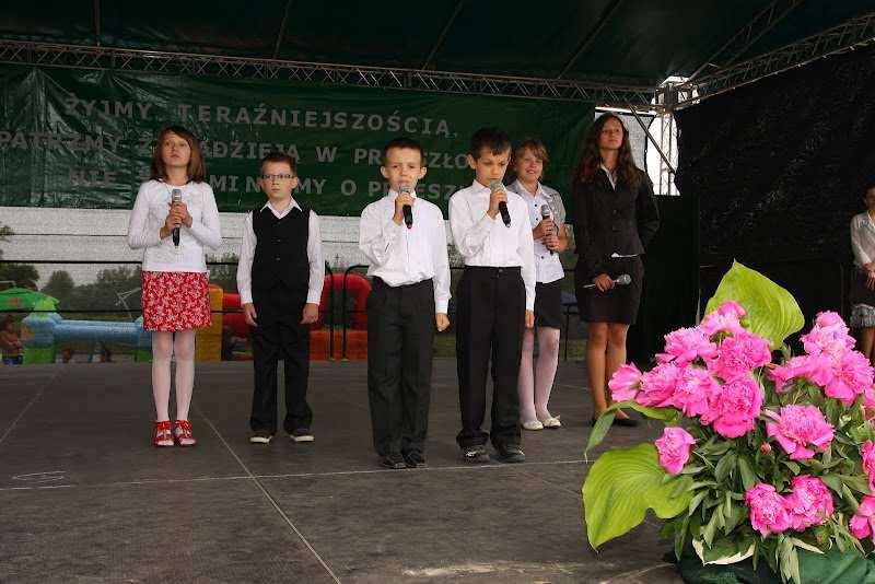 Strona4 Regionalista, autor wielu książek o naszej Małej Ojczyźnie Pan Lucjan Świetlicki przybliżył historię oświaty na terenie naszej gminy.