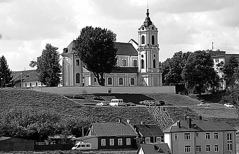 Il. 95. Grodno. Kościół franciszkański na Zaniemniu bernardyni. Franciszkanie stali się więc jedynym konwentem na Zaniemniu. Pierwszy kościół zbudowano w latach 1639 1645.