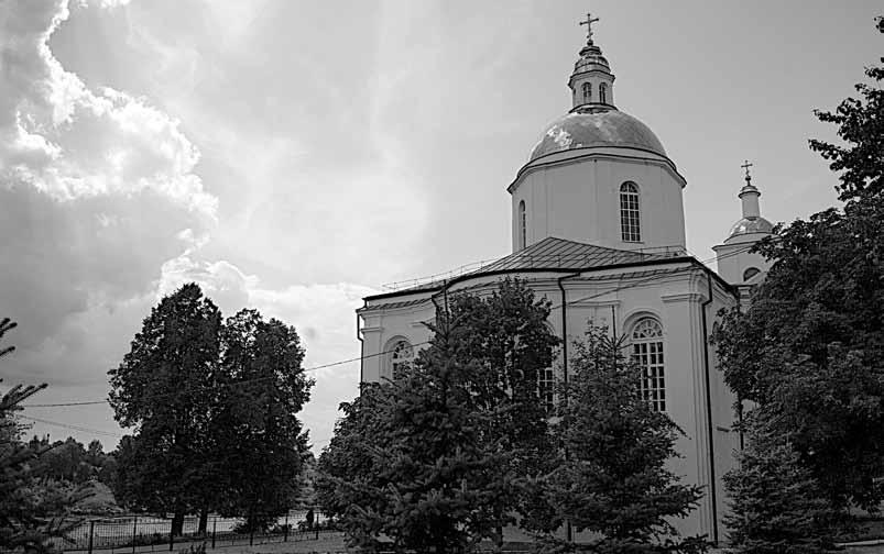 i najazdu Iwana Groźnego na Połock w 1563 r. klasztor został spalony. Bernardyni przenieśli się na lewy brzeg Dźwiny i w 1695 r. wzniesiono tam nowe drewniane zabudowania 85 (ryc. XXIV). W 1758 r.