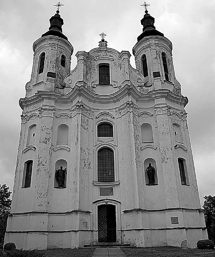 Krajobraz przedrozbiorowego Słonima zdominowany był przez liczne klasztory łacińskie, fundowane w ciągu XVII i XVIII w. Poza kościołem parafialnym pw. św.