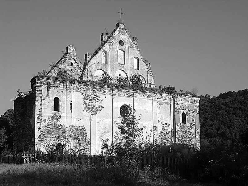 Il. 11. Czerwonogród. Ruiny kościoła pw. Wniebowzięcia NMP W drugiej połowie XVIII w. w rejonie Czerwonogrodu i Nagórzan znajdowały się również murowana cerkiew greckokatolicka pw. św.