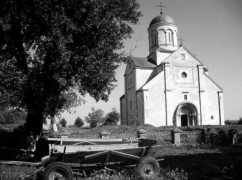 Il. 21. Halicz. Cerkiew pw. św. Pantaleona W XVI w., wobec przeniesienia się centrum osadniczego Halicza na tereny miasta lokacyjnego, cerkiew pw. św. Pantaleona stała na terenie odludnym.