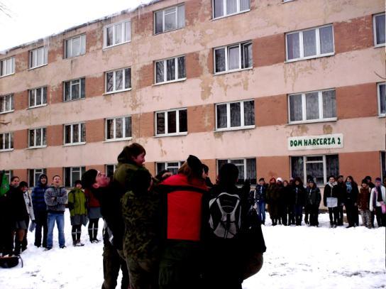 Wiele drużyn harcerskich właśnie tu, w dawnych koszarach wojskowych, składało harcerskie przyrzeczenie.