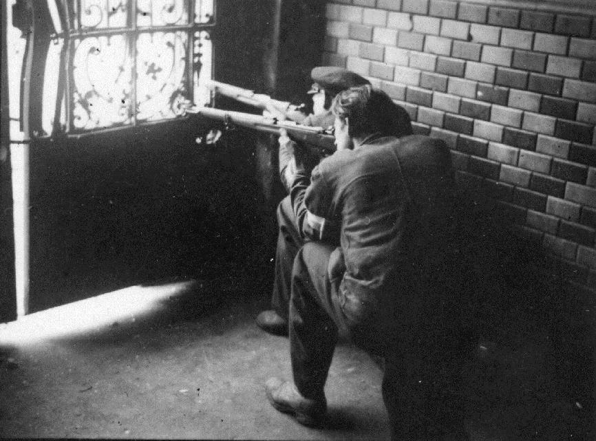 O Barbaro sł. i muz. Krzysztof Kamil Baczyński, 1943 O Barbaro, o Barbaro, wśród swych panien wodzisz rej, chodźże z nami, ze swą wiarą, w boje do dalekich kniej.