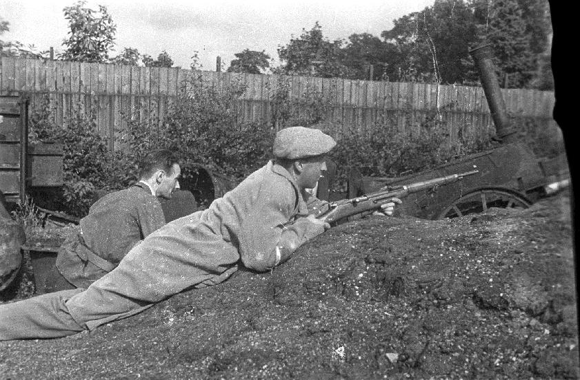 Parasola piosenka szturmowa sł. Józef Szczepański, ps. Ziutek, 9 VIII 1944 r. Chłopcy silni jak stal, oczy patrzą się w dal, Nic nie znaczy nam wojny pożoga.