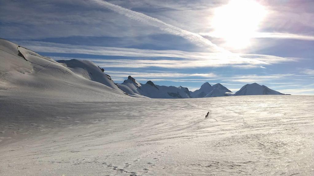 Nawet na Gran Paradiso nie lepiej, spadnie do 60 cm śniegu Wycof czyli wracamy do domu. Z lekkim niedosytem Matterhorn poczeka. Może w przyszłym sezonie. Wykaz wejść: 10.09.2016: 1.