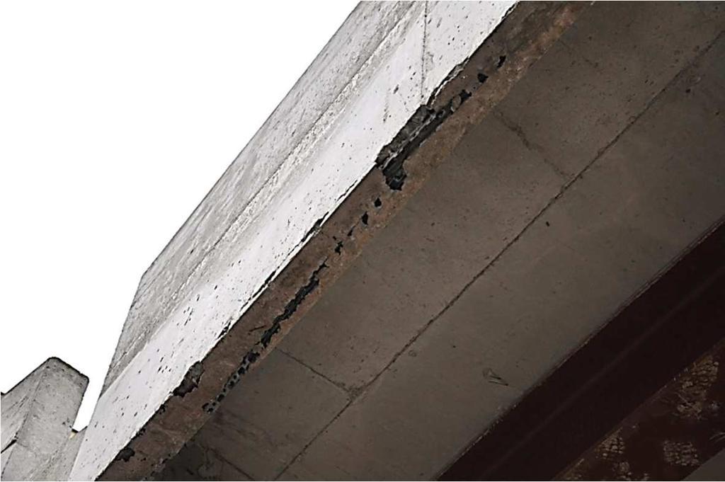 Przyczyny występowania uszkodzeń stropów płytowych podpartych stropami Najczęściej obserwowanymi uszkodzeniami stropów są zarysowania o ponadnormatywnej rozwartości (rys. 1).