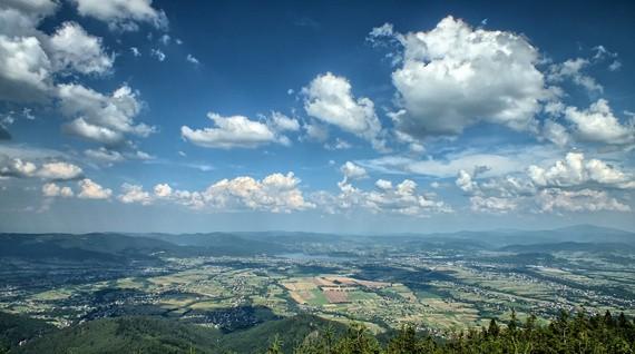 .. / panoramy z platformy widokowej na kotlinę i zalew Żywiecki, oraz Beskid