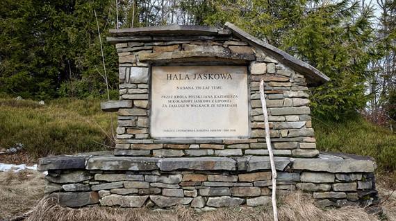 Hala Jaskowa dotarcie do tego miejsca powinno nam według mapy zająć około 1 godziny 20 minut.