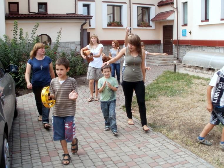 Trwają przegotowania do poświęcenia kaplicy w Centrum Medialnym, gdzie na stałe będzie obecny Najświętszy Sakrament. W tym celu zostało przywiezione od dobrodziejów z Włoch ładne tabernakulum.