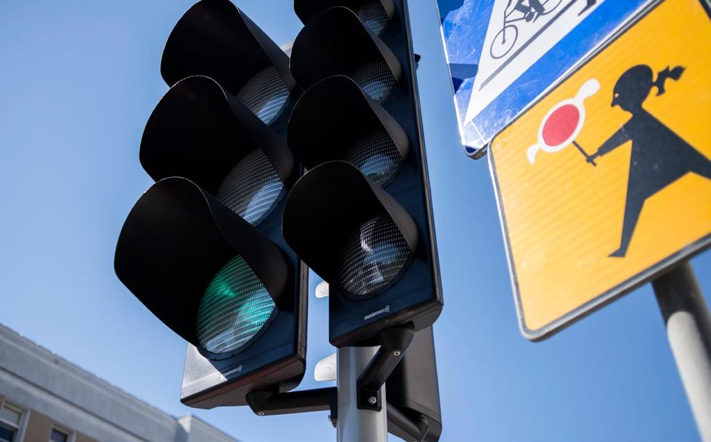 Rozkład zdarzeń wg miejsca na drodze podstawowe Miejsce zdarzenia szczegółowe MIEJSCA ZWIĘKSZONEGO ZAGROŻENIA % Liczba kolizji % odcinki między skrzyżowaniami 341 37 837 46 w tym: prosty odcinek 330