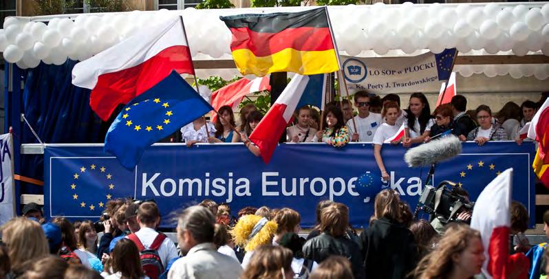 DEMOKRATYCZNA STOLICA 4 czerwca 1989 roku w Polsce odbyły się pierwsze częściowo wolne wybory, w których Polacy powiedzieli nie dotychczasowemu systemowi komunistycznemu.