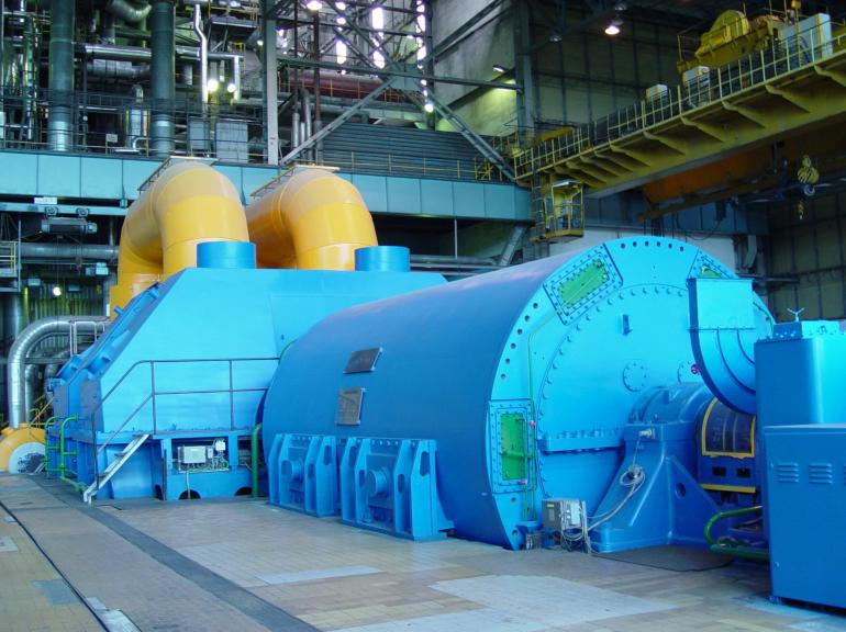 Foto: Generator typu GTHW-230-2A Wyprowadzenie mocy Wyprowadzenie mocy to układ szynoprzewodów wraz z układami pomiarowymi, który łączy generator z transformatorem blokowym.