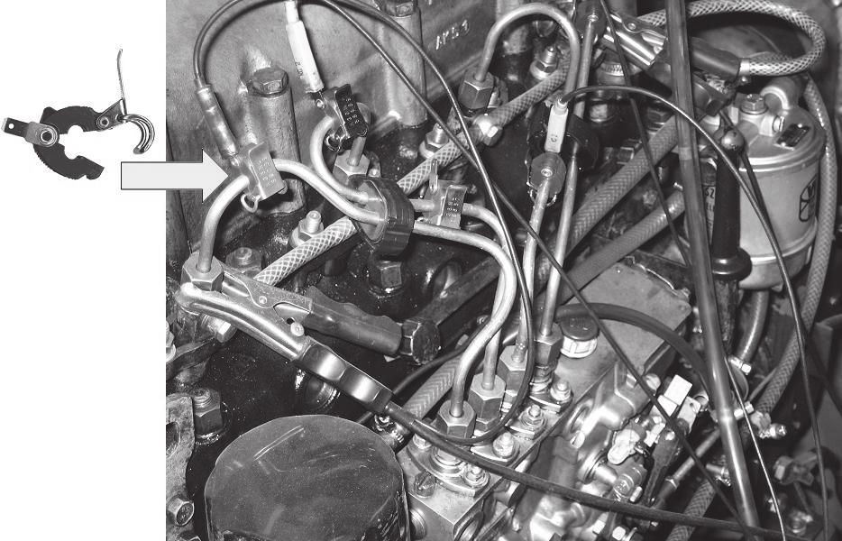 Rozwój systemów diagnostycznych aparatury wtryskowej paliwa stosowanych w silnikach... 61 Rys. 1. Widok czujników cinienia paliwa stosowanych w systemie diagnostycznym firmy AVL. Fig. 1. The view of pressure sensors used in AVL diagnostic system.