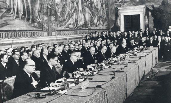 1958 Traktaty Rzymskie powołują dwie nowe wspólnoty: Europejską Wspólnotę Gospodarczą i Europejską Wspólnotę Energii