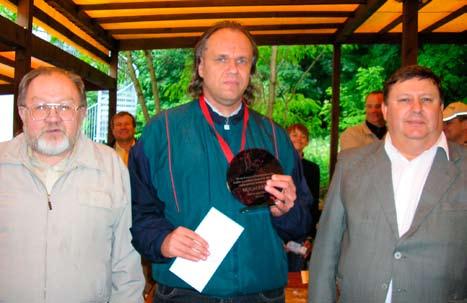 Be to, Šiauliuose tą pačią dieną vestame praeityje garsaus Lietuvos šachmatininko R. Survilos memoriale dalyvavo Šiaulių, Panevėžio ir daug Vilniaus šachmatininkų.