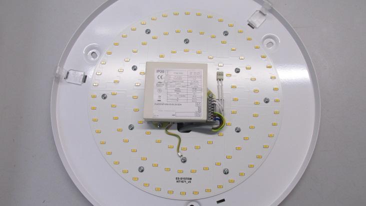 Na podstawie analizy przebiegów strumienia świetlnego (rys. 9) można stwierdzić, że elementy półprzewodnikowe, jakimi są diody LED, pracują najefektywniej w niskich temperaturach.