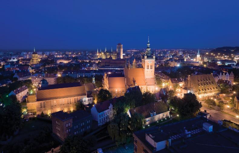 Location Gdańsk, Zabytkowe portowe miasto Gdańsk, A historic harbor city Wielokulturowa atmosfera zabytkowej architektury A multi-cultural spirit of historic architecture Dzisiaj Gdańsk to nie tylko