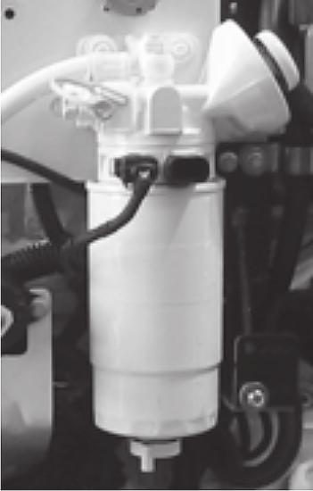 Rozdził 4 - Konserwcj Zmontowny w silniku filtr odwdnicz pliw jest wyposżony w czujnik oecności wody w pliwie (WIF), który powinien lrmowć użytkownik o oecności wody w filtrze.