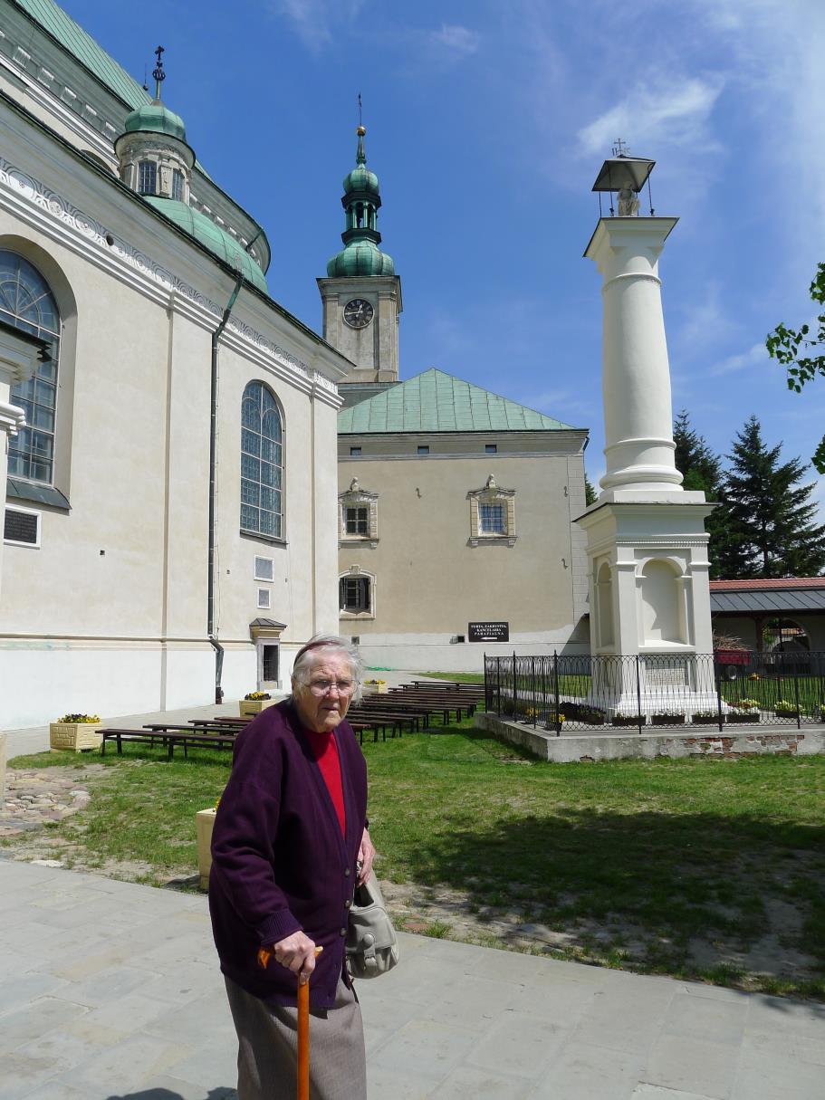 URODZINY MOJEJ MAMY 10 maja 1924 roku przyszła na świat w rodzinie Juliana i Franciszki Feldmanów ich pierworodna córka Janina. Dzisiaj obchodzi swoje 89 urodziny.