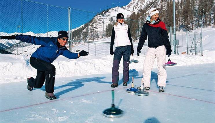 na CURLING - zostaną objaśnione zasady tego zimowego sportu popularnego na południu Europy. Podział na grupy, rywalizacja i moc zabawy.