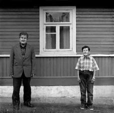 Projekt fotograficzny MIELESZKI / Фатаграфічны праект МЯЛЕШКІ 2005 Wystawa 60 czarno-białych fotografii w formacie 100 x 100 cm.