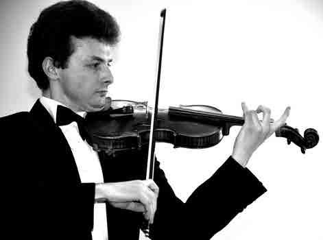 w 1979 roku jako skrzypek (u prof. B. Kaskiwa), a w 1999 roku jako dyrygent (u prof. I. Juziuka). Od 1989 roku do chwili obecnej pełni funkcję kierownika artystycznego Lwowskiej Filharmonii.