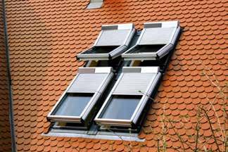 typu okna dachowego Dostępne dodatkowe wyposażenie Serie: - Roto 6.., 7.., 8.., DA3***, MR i SR - Velux GG., GP., GT., GXL***, GH., GI.