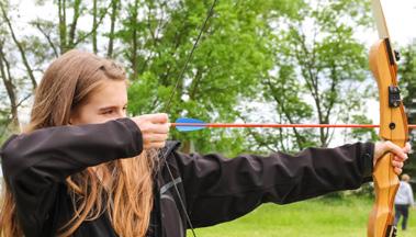 Waterball dmuchana kula wodna do której wnętrza wchodzi uczestnik i próbuje