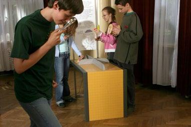 ułożenie kilkuelementowej układanki.