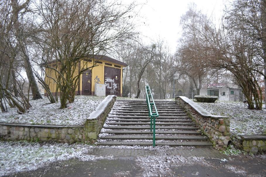 Fotografia 5 Zdegradowane obiekty znajdujące się w rejonie ul. Zaułek Nadrzeczny Źródło: InicjatywaLokalna.