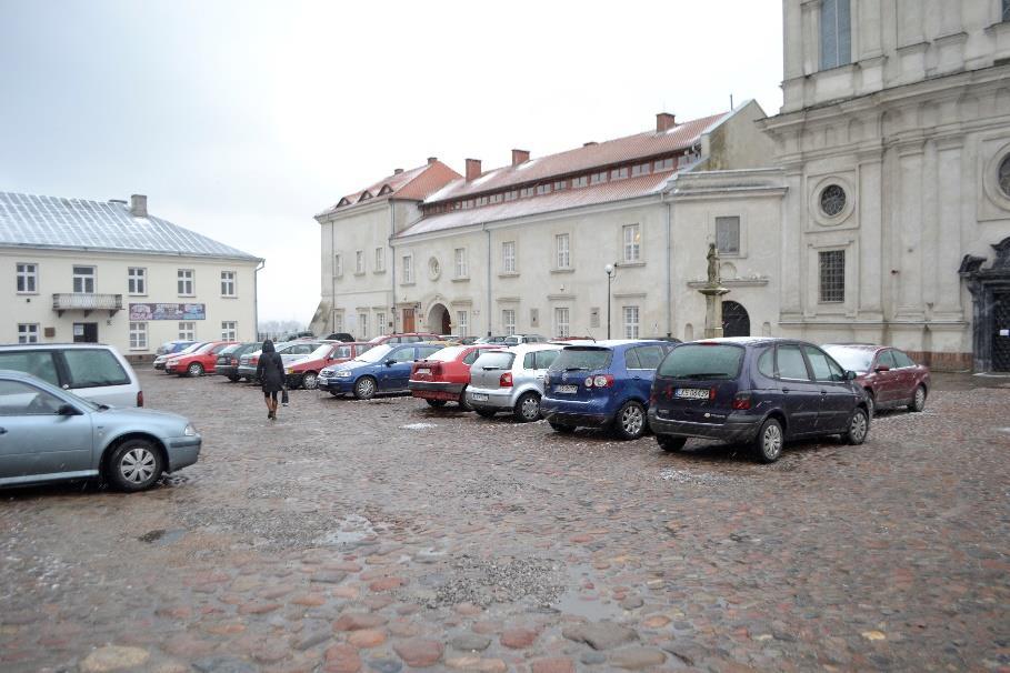 Franciszka Ksawerego, klasztoru, pałacu biskupiego, seminarium i wikariatu.