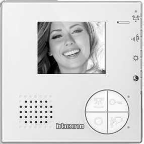 Domofon bezsłuchawkowy CLASSE 100 1 344252 Domofon głośnomówiący z 4 klawiszami na froncie umożliwiającymi odebranie wywołania i rozmowę, otwarcie zamka, włączenie światła oraz aktywację panelu