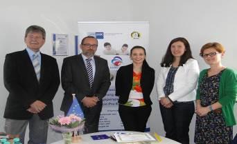 wszystkich partnerów projektu, które są realizowane w ramach Programu, w tym beneficjentów Małych Projektów i Projektów Sieciowych, realizowanych w ramach projektów parasolowych Euroregionów Pro