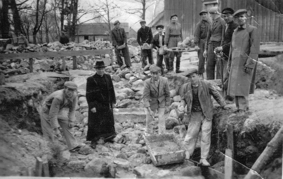 W styczniu 1945 roku Krajowa Rada Narodowa podjęła decyzję o odbudowie Warszawy i ustanowieniu jej stolicą niepodległej Polski.