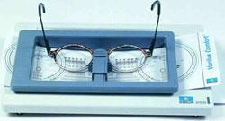Zestaw soczewek z oprawkami do demonstracji okularów dla presbyopów [11] Tę oprawę możemy zakładać na okulary do dali klienta lub dla osób niewymagających korekcji do dali bezpośrednio na nos.