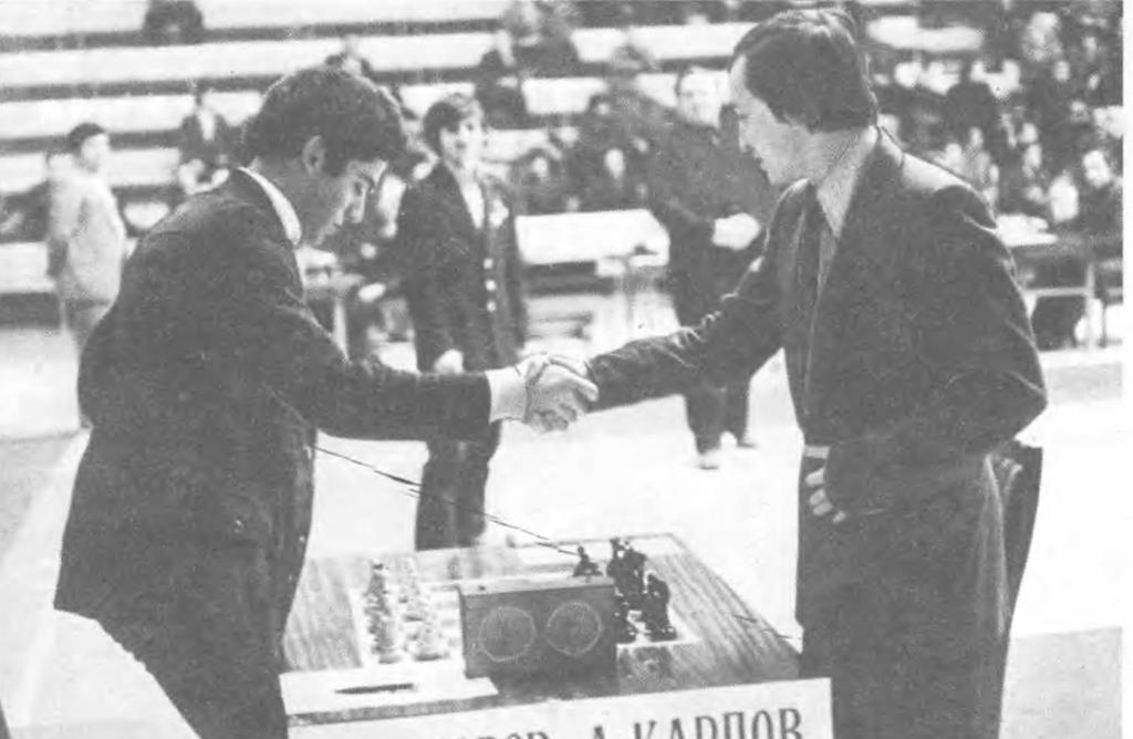 Kasparow (po lewej) Karpow; Moskwa