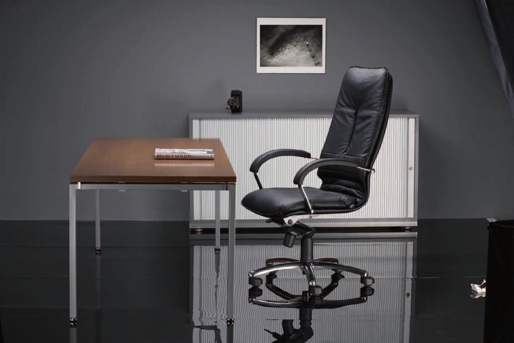 Krzesło użyte w aranżacji: METEOR steel chrome, tapicerka: SD-01 PRZYKŁADOWE