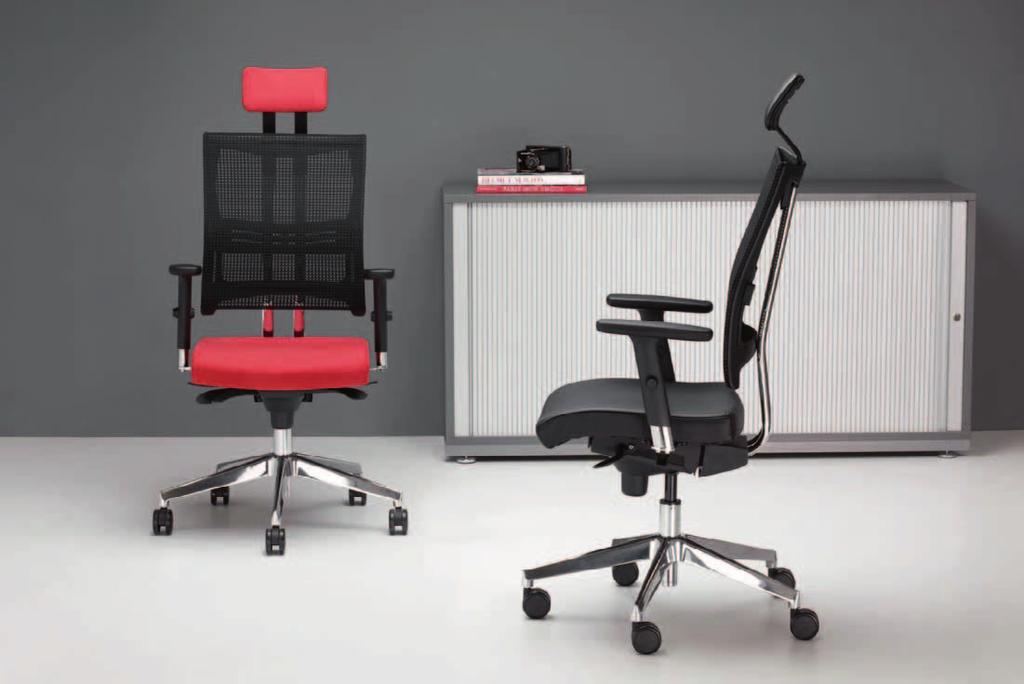 Krzesła użyte w aranżacji: @-motion R15K chrome HRU steel33 chrome, tapicerka: YB-105 (siedzisko i zagłówek)