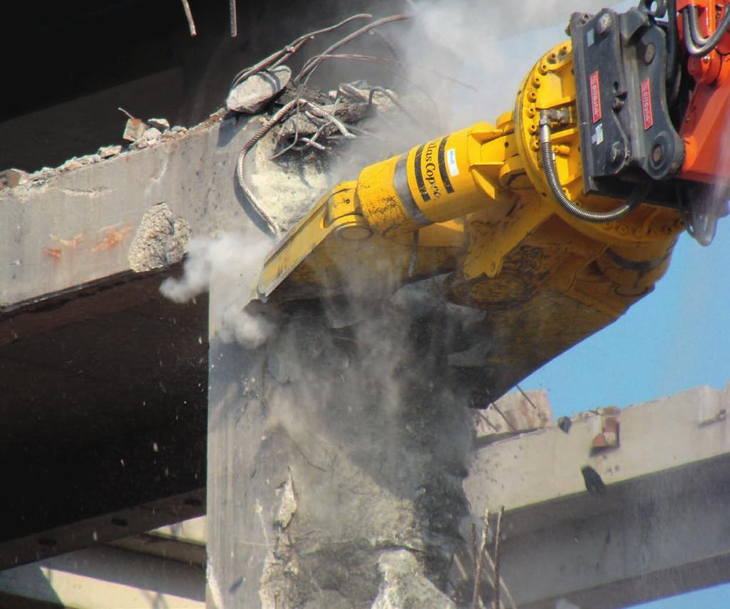 Beton i stal nie są już wyzwaniem Nasi inżynierowie opracowali projekt nowej generacji nożyc CC, łączących w sobie dużą siłę kruszącą, krótki cykl otwierania i zamykania szczęk oraz wysoką