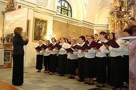 Zadanie jest w trakcie realizacji: - nowe stroje dla chórzystów, - teczki, - organy YAMAHA. 13 listopada o godz.