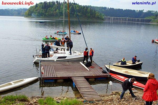 zakładowego w SIMECIE, który formalnie powstał w `80 roku, zakończył swoją działalność w 2006 roku a w 2008 roku powołaliśmy Stowarzyszenie Klub Żeglarski